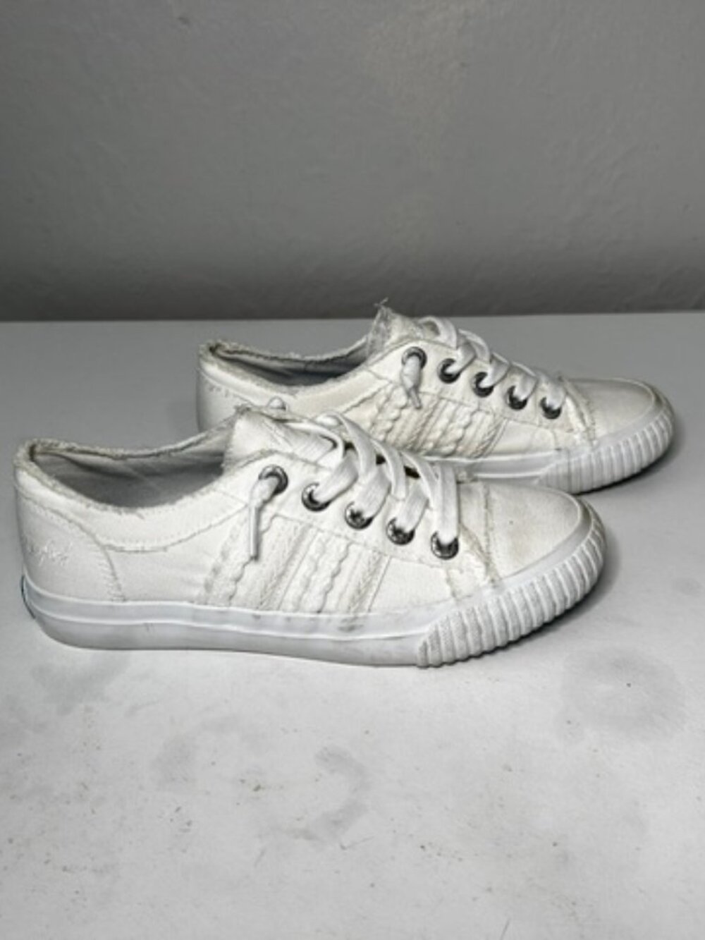 Blowfish Malibu Blaine Distressed Slip On Sneakers White Size 6.5